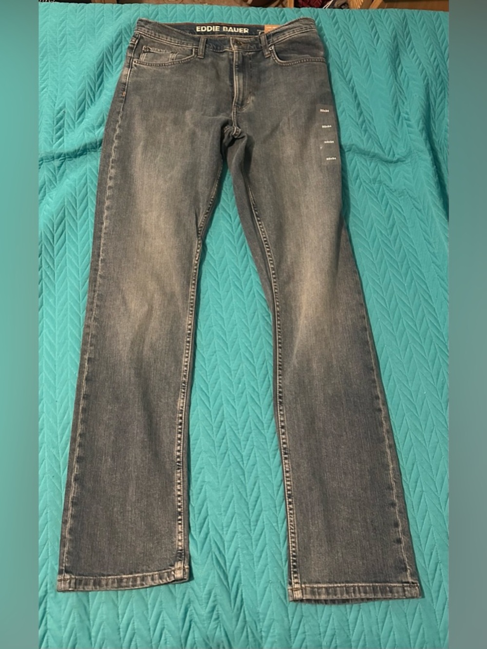 NWT Men’s Eddie Bauer flex straight jeans, Classic Fit 32x32